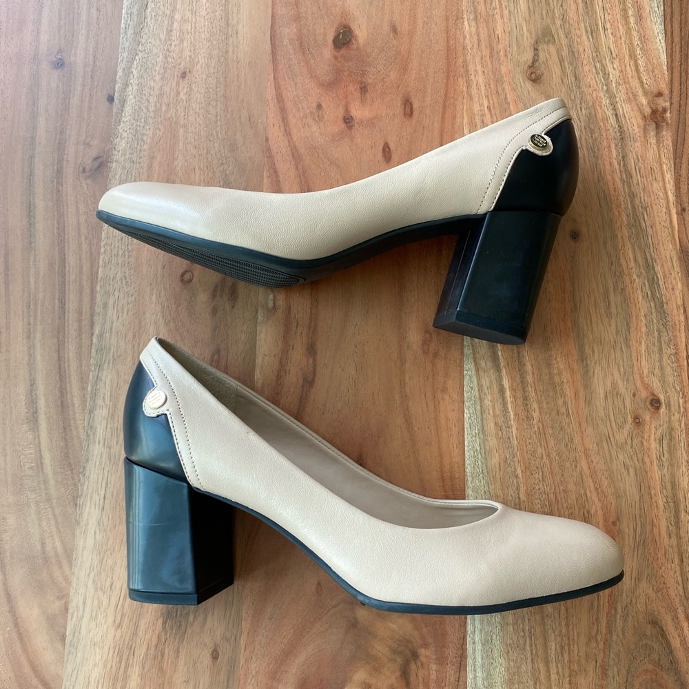 New with box Tommy Hilfiger beige and black pumps
